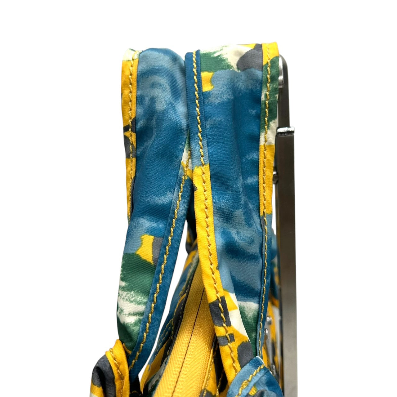 【美品】マークバイマークジェイコブス PCケース ビジネスバッグ 2WAY ショルダーバッグ 斜め掛け可 花柄 ナイロン イエロー A4収納可 ラップトップケース 13インチ 14インチ レディース ポップ おしゃれ s77