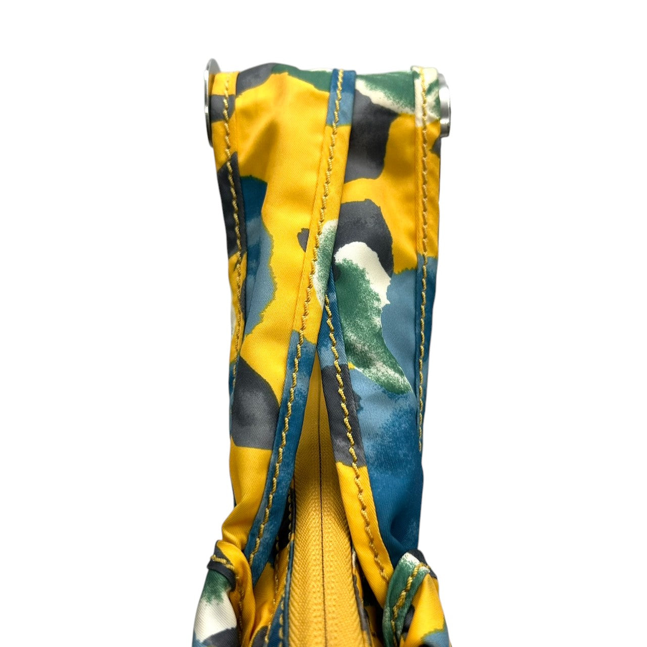 【美品】マークバイマークジェイコブス PCケース ビジネスバッグ 2WAY ショルダーバッグ 斜め掛け可 花柄 ナイロン イエロー A4収納可 ラップトップケース 13インチ 14インチ レディース ポップ おしゃれ s77