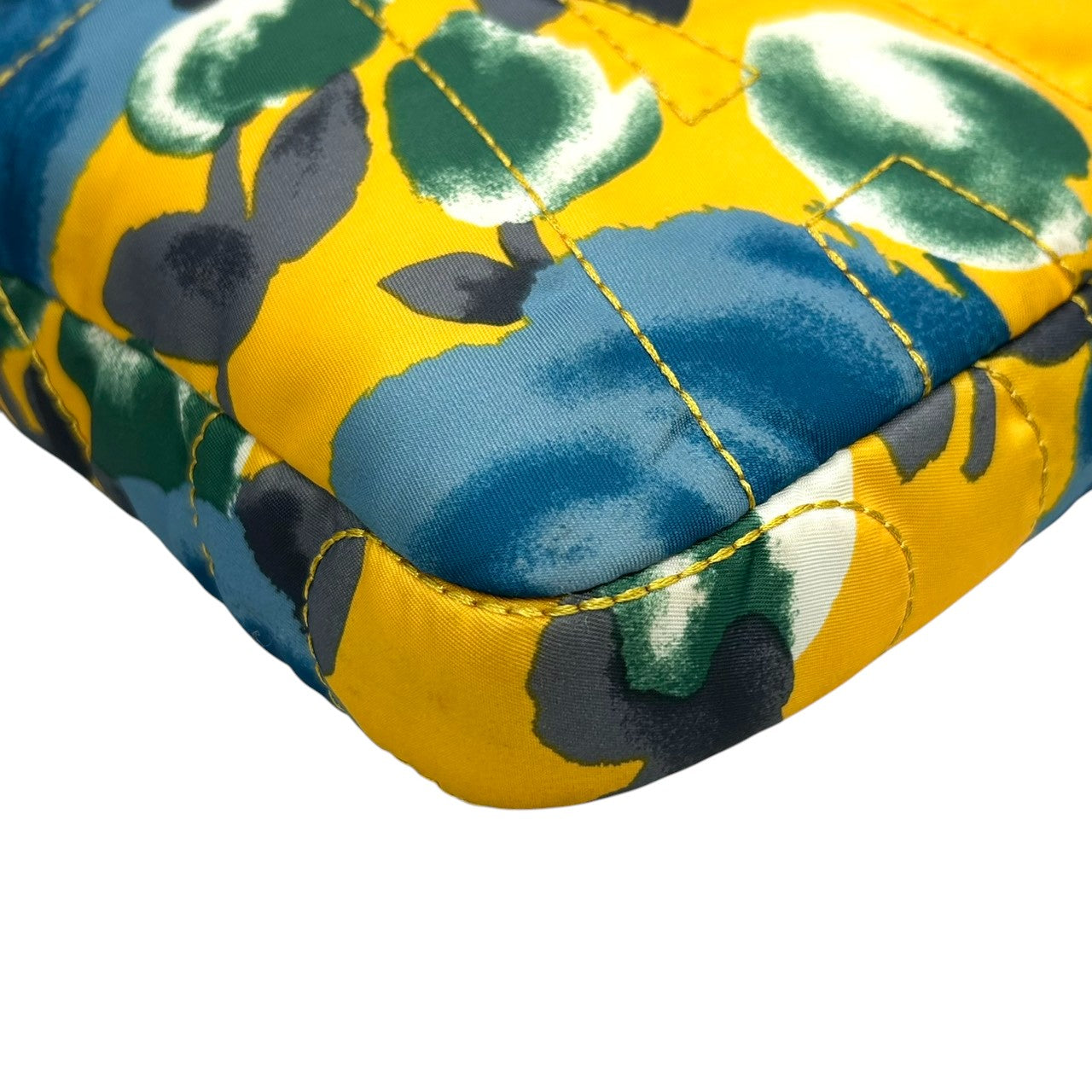 【美品】マークバイマークジェイコブス PCケース ビジネスバッグ 2WAY ショルダーバッグ 斜め掛け可 花柄 ナイロン イエロー A4収納可 ラップトップケース 13インチ 14インチ レディース ポップ おしゃれ s77