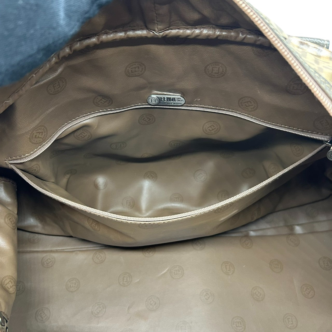 フェンディ FENDI ボストンバッグ 2WAY ショルダーバッグ ズッカ柄 FFロゴ PVC レザー ブラウン 大容量 旅行鞄 メンズ レディース ユニセックス ヴィンテージ クラシック オールドフェンディ 斜め掛け可 X3