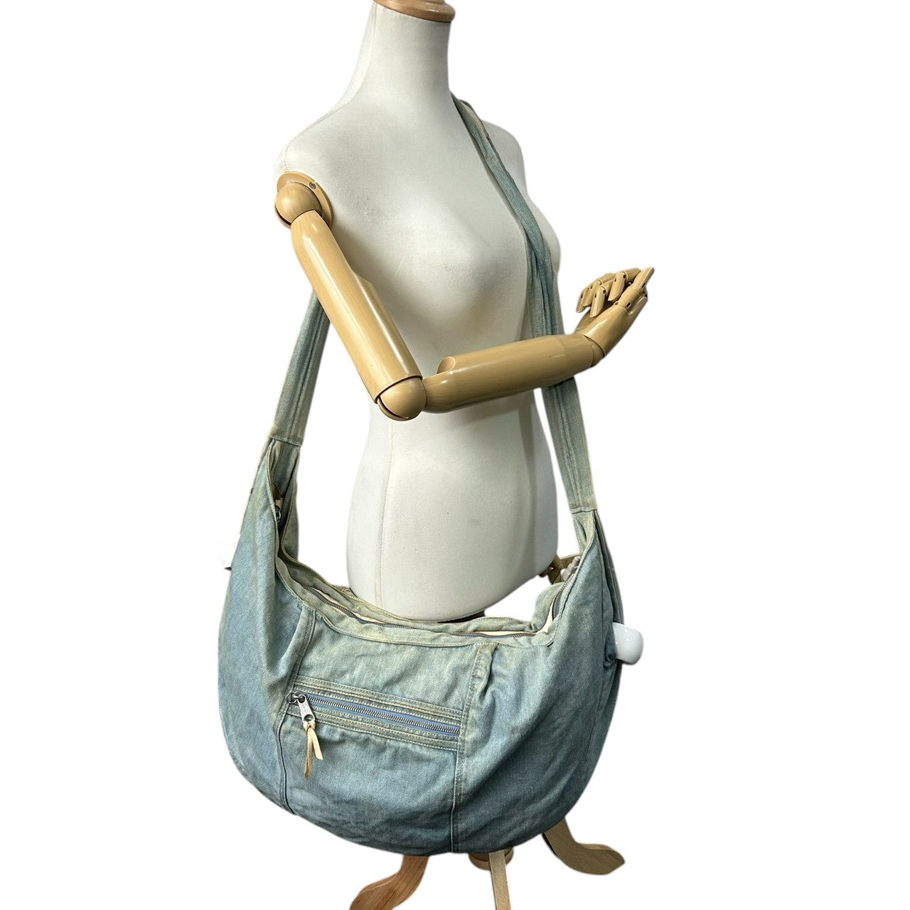 シーバイクロエ デニム ショルダーバッグ ワンショルダー ホーボーバッグ 斜め掛け可 A4収納可 大容量 ウォッシュ加工 レディース カジュアル ヴィンテージライク カード 保存袋付き See By Chloe s83