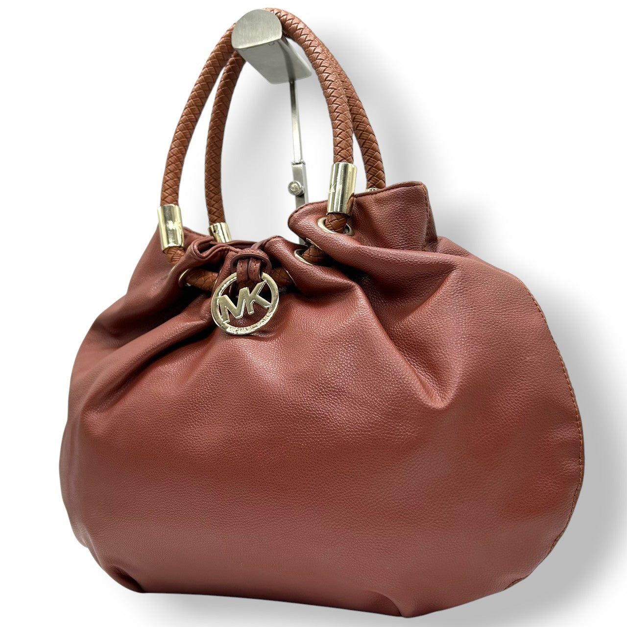 【美品】マイケルコース ハンドバッグ 巾着バッグ ワンショルダー 編み込みハンドル レザー 本革 ブラウン MKロゴチャーム ゴールド金具 レディース 肩掛け 大容量 ギャザー かわいい フェミニン エレガント s83