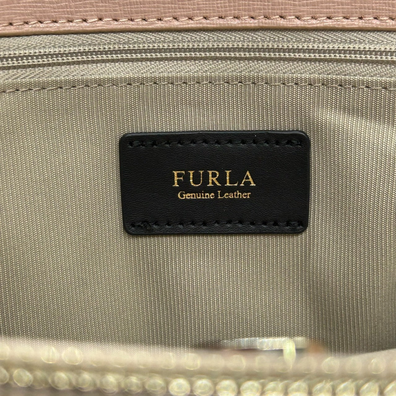 【美品】FURLA フルラ LINDA リンダ トートバッグ ハンドバッグ ビジネスバッグ A4収納可 肩掛け可 大容量 自立可 サフィアーノレザー 本革 ピンクベージュ レディース 婦人 オフィス フォーマル 上品 エレガント きれいめ シルバー金具 U9