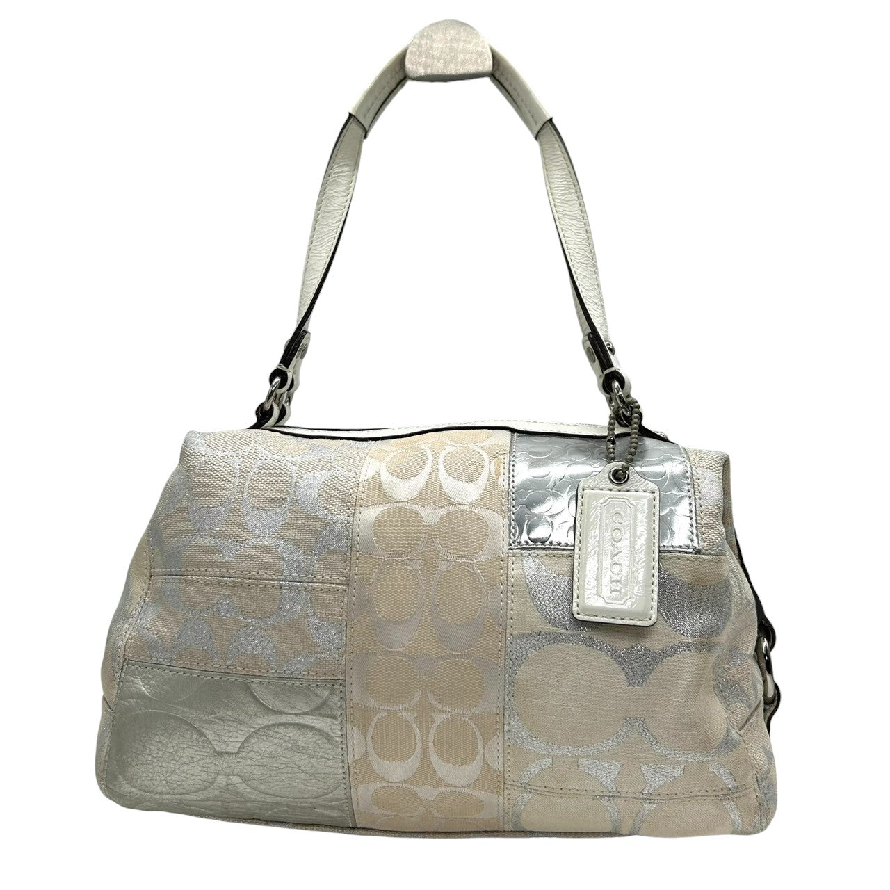 コーチ COACH ハンドバッグ ミニボストン 13497 ワンショルダー シグネチャー オプアート パッチワーク キャンバス パテントレザー メタリック ホワイト ベージュ レディース おしゃれ かわいい フェミニン コンパクト デート s82