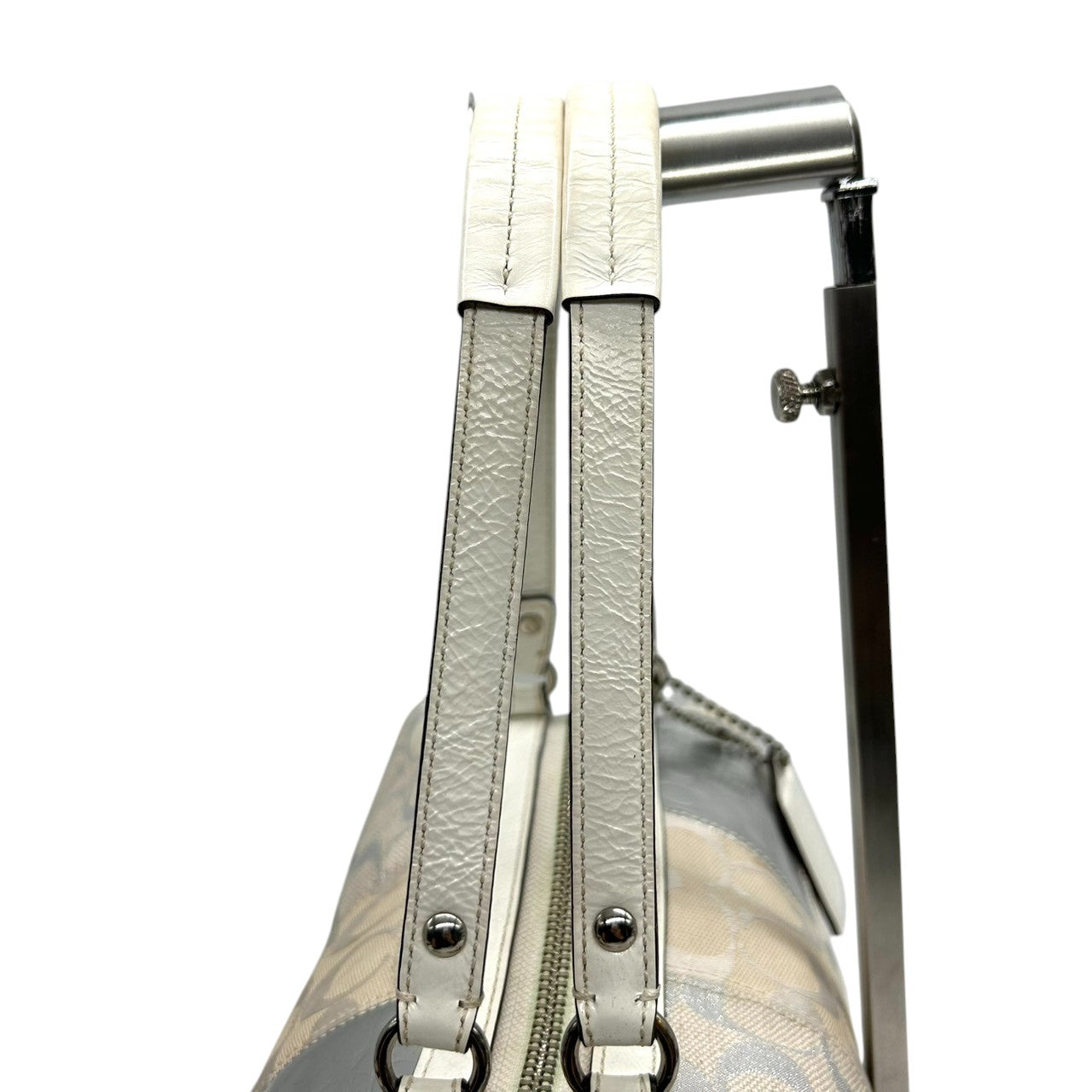 コーチ COACH ハンドバッグ ミニボストン 13497 ワンショルダー シグネチャー オプアート パッチワーク キャンバス パテントレザー メタリック ホワイト ベージュ レディース おしゃれ かわいい フェミニン コンパクト デート s82