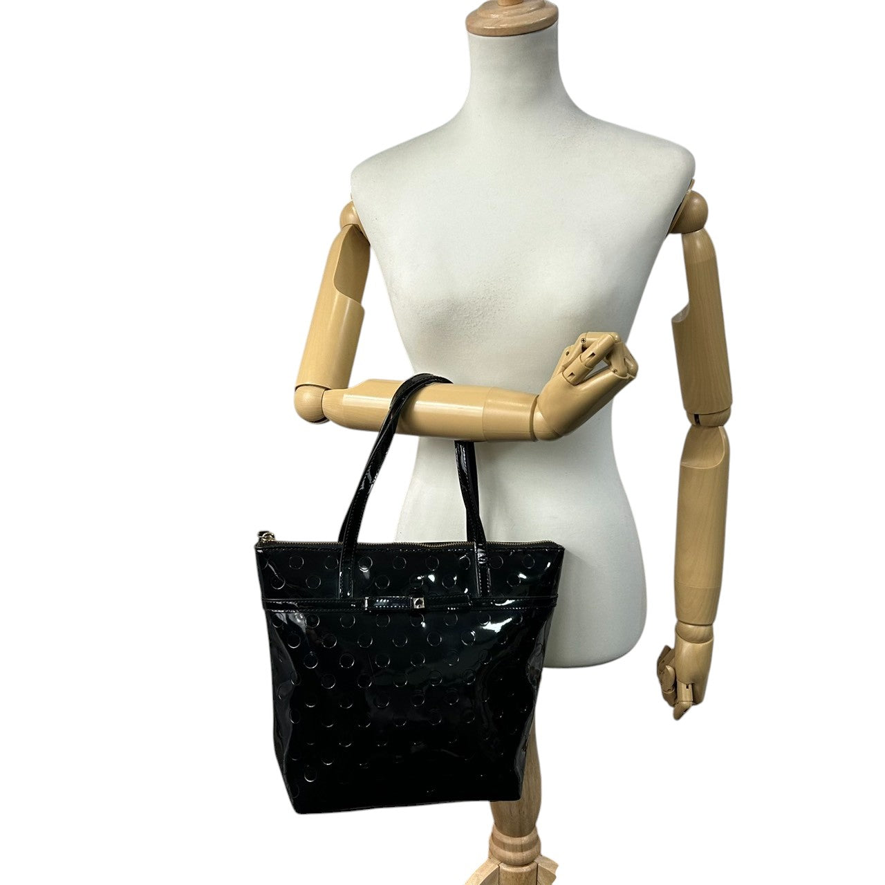 ケイトスペード トートバッグ ワンショルダー WKRU2441 A4収納可 肩掛け パテントレザー エナメル ドット柄 エンボス ブラック 黒 リボン レディース カジュアル フェミニン 通勤 通学 かわいい おしゃれ s82