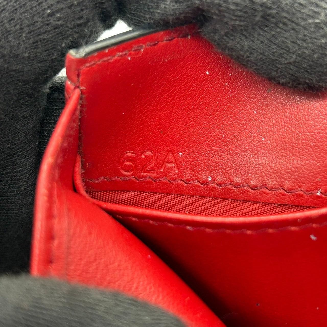 プラダ PRADA 財布 三つ折り財布 ミニウォレット 1MH021 VITELLO GRAIN レザー ブラック レッド バイカラー レディース メンズ ユニセックス メタルロゴ コンパクト ヴィンテージ クラシック w6