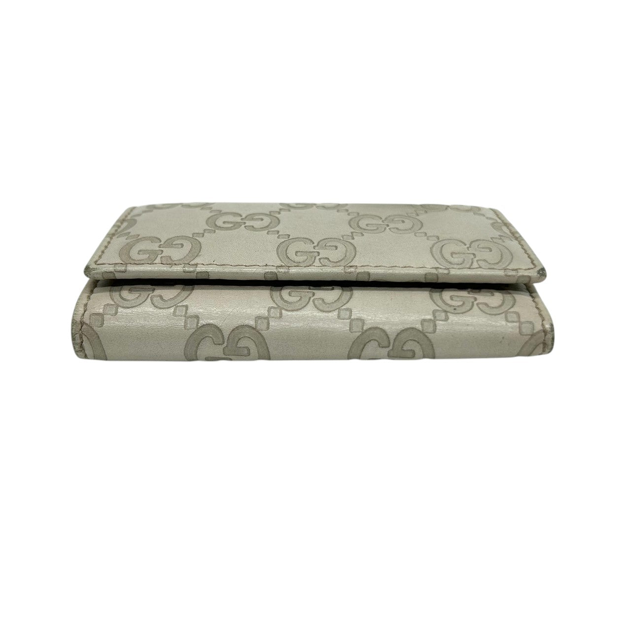 グッチ GUCCI グッチシマ キーケース 6連 GGエンボス GG柄 レザー 本革 アイボリー シルバー金具 スナップボタン メンズ レディース ユニセックス コンパクト 定番 人気 w6