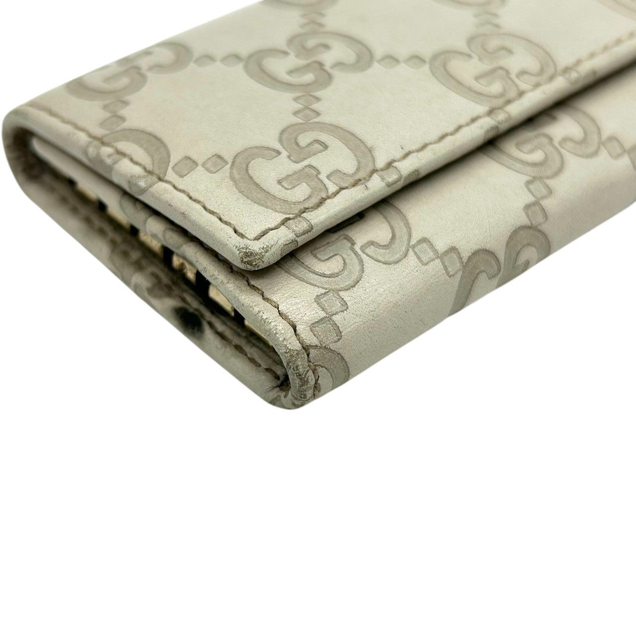 グッチ GUCCI グッチシマ キーケース 6連 GGエンボス GG柄 レザー 本革 アイボリー シルバー金具 スナップボタン メンズ レディース ユニセックス コンパクト 定番 人気 w6