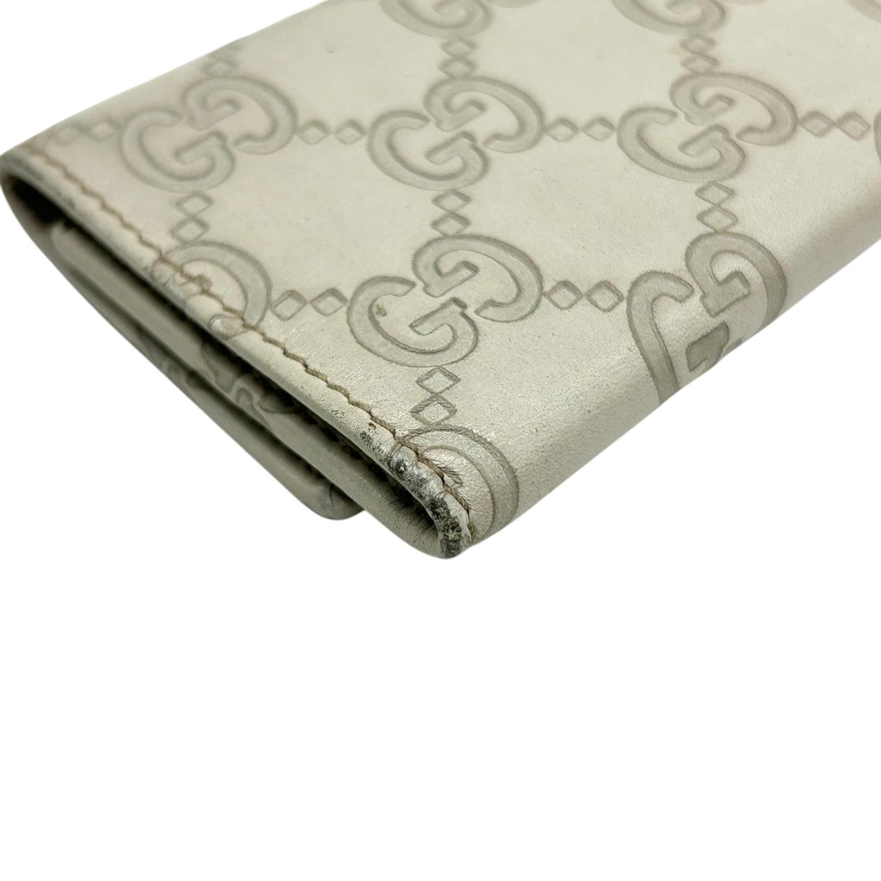 グッチ GUCCI グッチシマ キーケース 6連 GGエンボス GG柄 レザー 本革 アイボリー シルバー金具 スナップボタン メンズ レディース ユニセックス コンパクト 定番 人気 w6