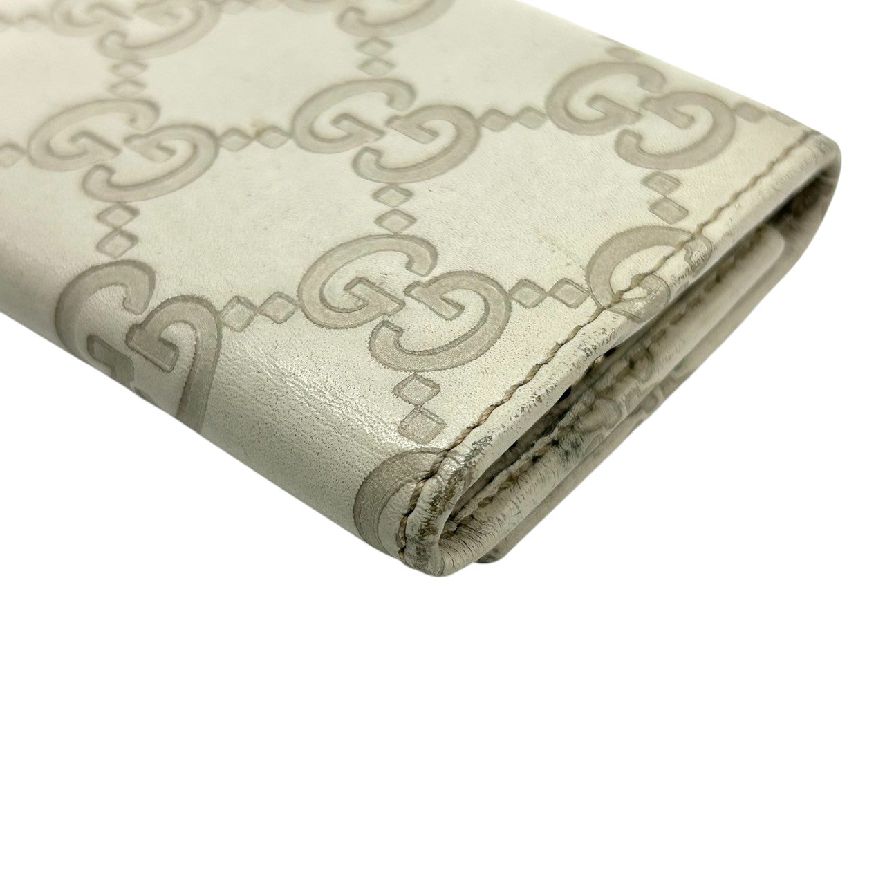 グッチ GUCCI グッチシマ キーケース 6連 GGエンボス GG柄 レザー 本革 アイボリー シルバー金具 スナップボタン メンズ レディース ユニセックス コンパクト 定番 人気 w6