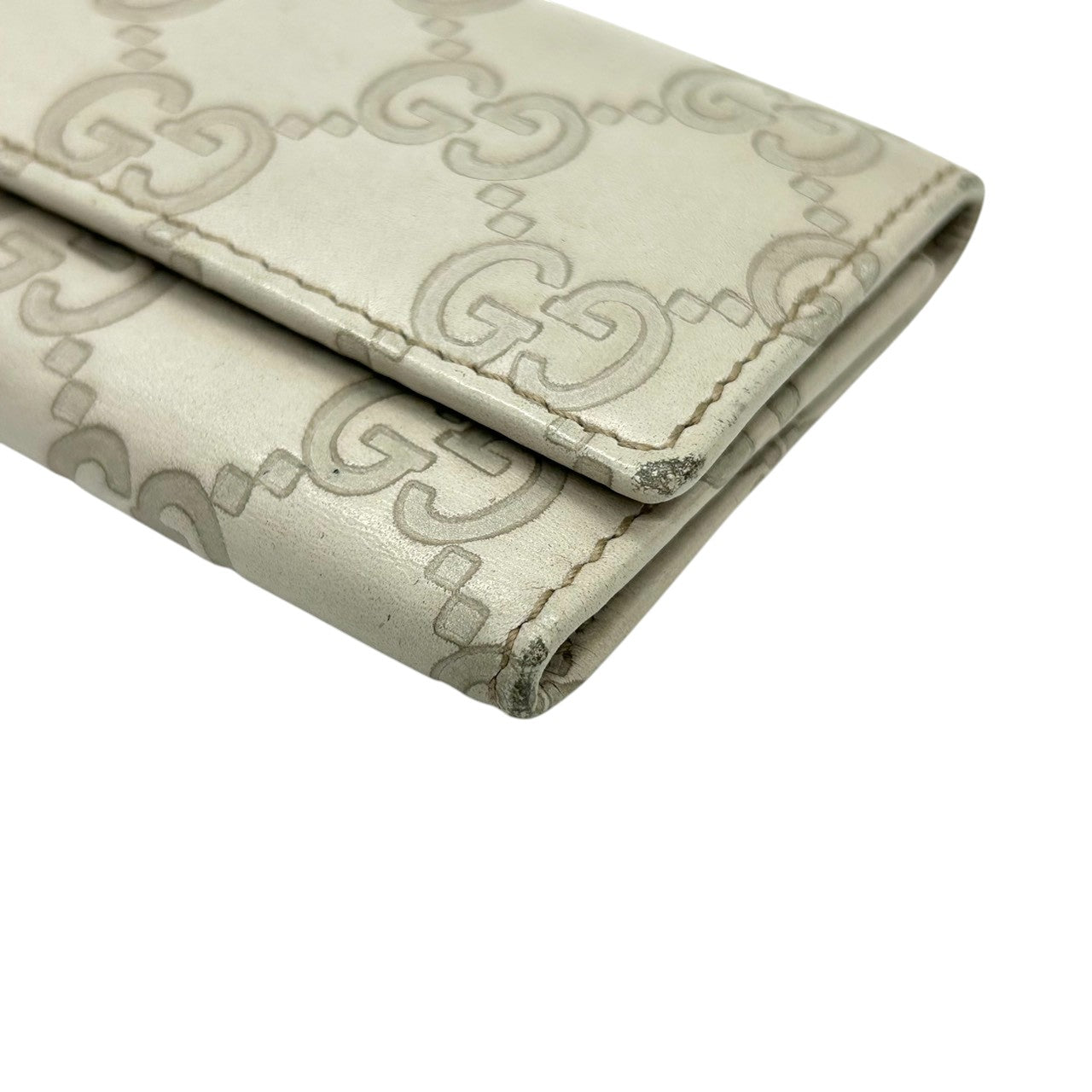 グッチ GUCCI グッチシマ キーケース 6連 GGエンボス GG柄 レザー 本革 アイボリー シルバー金具 スナップボタン メンズ レディース ユニセックス コンパクト 定番 人気 w6