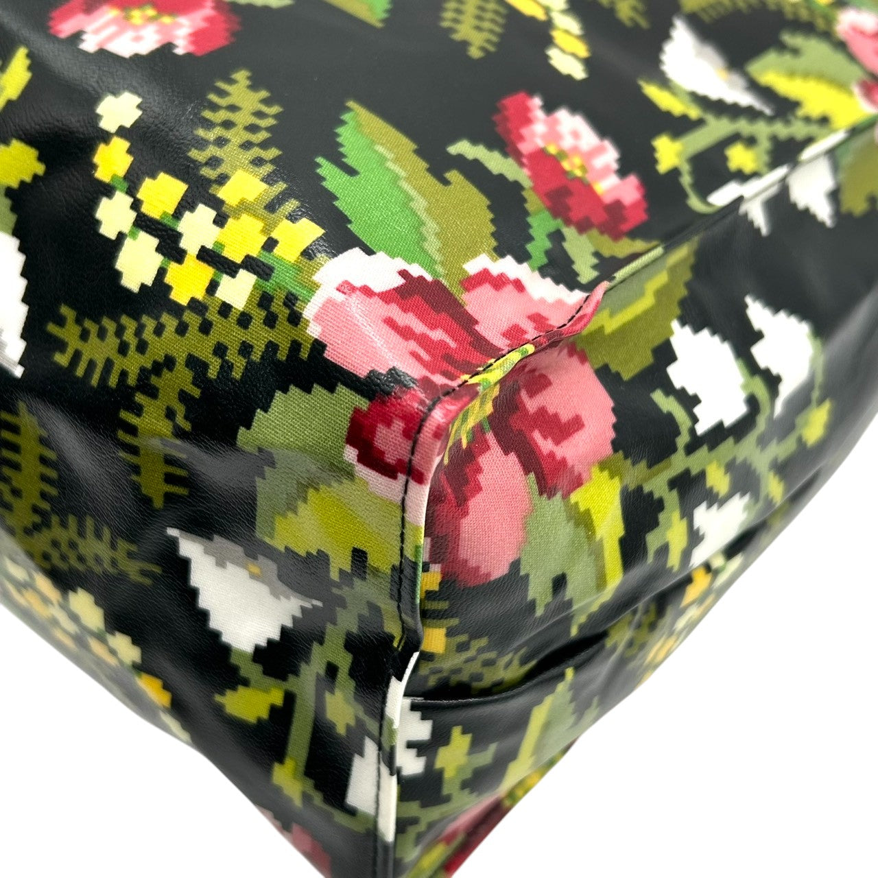 【新品同様】フェイラー FEILER トートバッグ ハンドバッグ PVCコーティング ビニール 花柄 フラワー 植物柄 総柄 シュニール織柄 軽量 雨に強い ブラック 黒 マルチカラー エレガント 上品 ショッピング 買い物 お出かけ レディース 鞄 s92