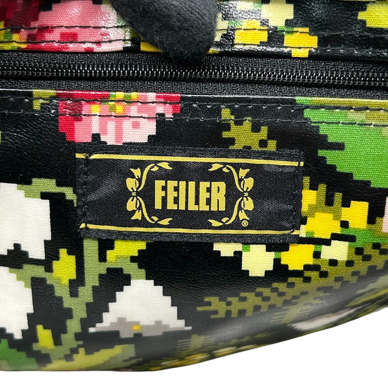 【新品同様】フェイラー FEILER トートバッグ ハンドバッグ PVCコーティング ビニール 花柄 フラワー 植物柄 総柄 シュニール織柄 軽量 雨に強い ブラック 黒 マルチカラー エレガント 上品 ショッピング 買い物 お出かけ レディース 鞄 s92