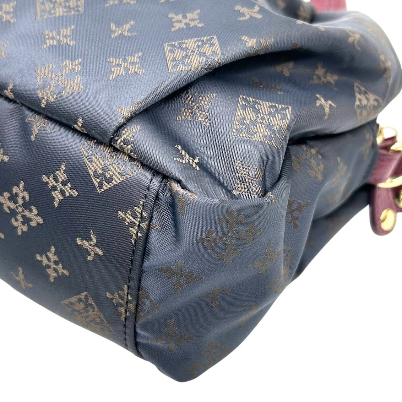 【極美品】ラシット russet 2WAY ショルダーバッグ ハンドバッグ 斜め掛け可 ナイロン レザー 軽量 モノグラム 総柄 ネイビー 紺 レッド 赤 バイカラー タック ギャザー レディース お出かけ 旅行 カジュアル 鞄 かばん s92