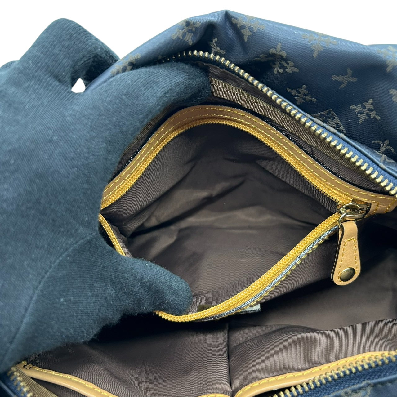 【極美品】ラシット russet 2WAY ショルダーバッグ ハンドバッグ 斜め掛け可 ナイロン レザー 軽量 モノグラム 総柄 ネイビー 紺 レッド 赤 バイカラー タック ギャザー レディース お出かけ 旅行 カジュアル 鞄 かばん s92