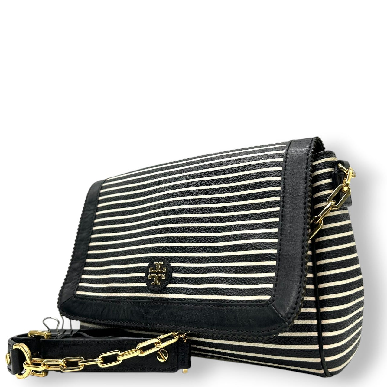 【美品】トリーバーチ Tory Burch ショルダーバッグ クロスボディ 斜め掛け可 チェーン PVC レザー ボーダー ストライプ 黒 白 ブラック ホワイト ゴールド金具 ロゴ ダブルT フラップ レディース お出かけ 旅行 カジュアル かばん s92