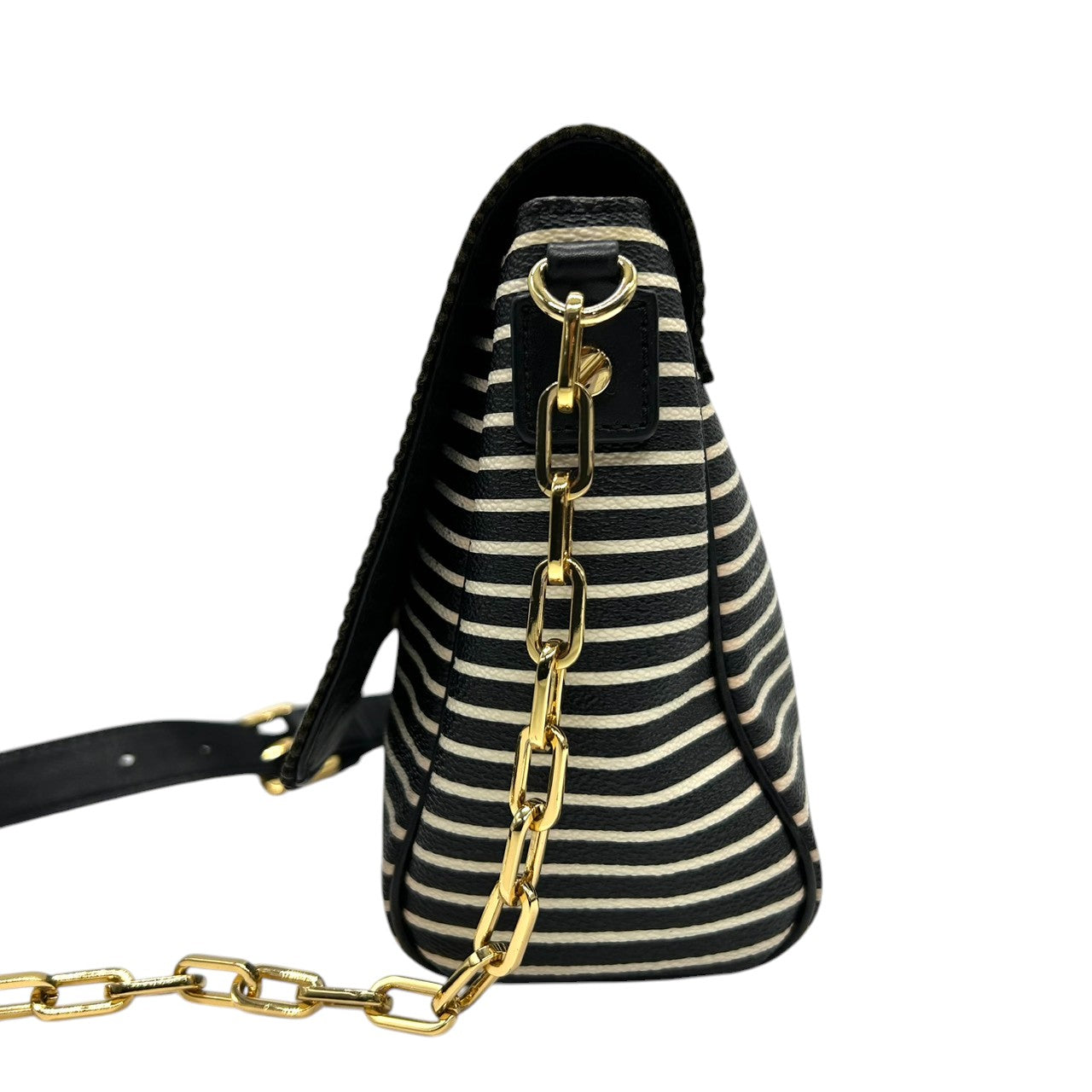 【美品】トリーバーチ Tory Burch ショルダーバッグ クロスボディ 斜め掛け可 チェーン PVC レザー ボーダー ストライプ 黒 白 ブラック ホワイト ゴールド金具 ロゴ ダブルT フラップ レディース お出かけ 旅行 カジュアル かばん s92