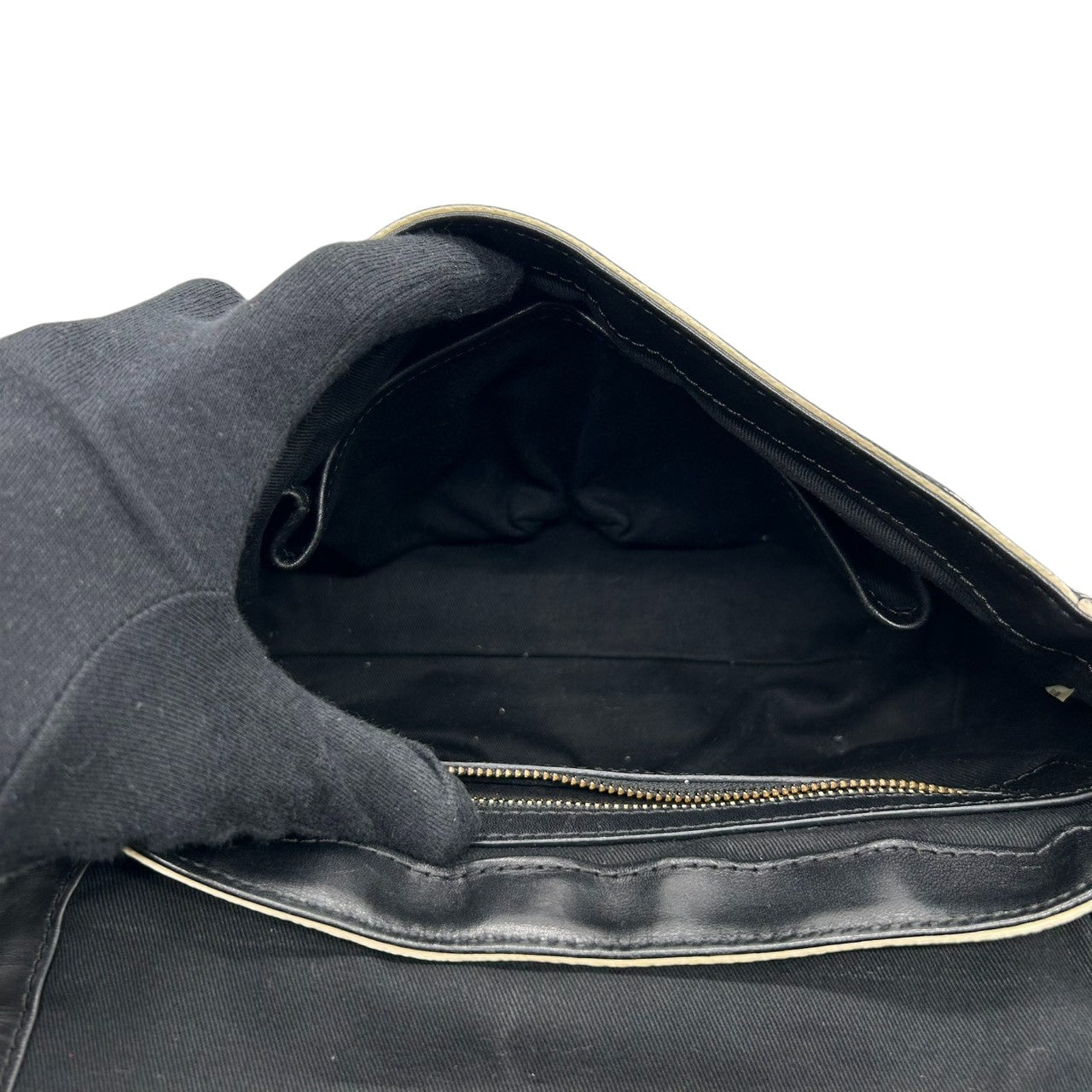 【美品】トリーバーチ Tory Burch ショルダーバッグ クロスボディ 斜め掛け可 チェーン PVC レザー ボーダー ストライプ 黒 白 ブラック ホワイト ゴールド金具 ロゴ ダブルT フラップ レディース お出かけ 旅行 カジュアル かばん s92