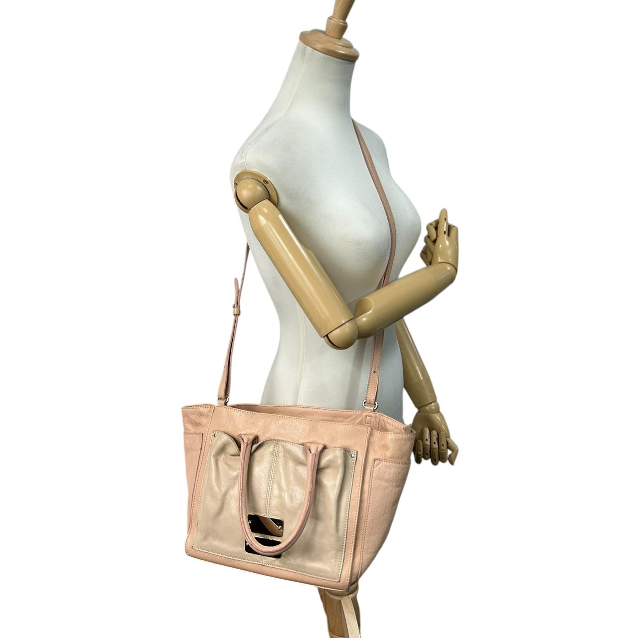 シーバイクロエ See By Chloé 2WAY ショルダーバッグ ハンドバッグ 斜め掛け可 レザー 本革 ベージュ ピンク バイカラー ロゴプレート ゴールド金具 ギャランティカード付 カジュアル お出かけ 旅行 レディース 鞄 かばん s92