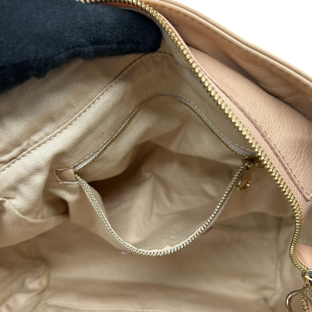 シーバイクロエ See By Chloé 2WAY ショルダーバッグ ハンドバッグ 斜め掛け可 レザー 本革 ベージュ ピンク バイカラー ロゴプレート ゴールド金具 ギャランティカード付 カジュアル お出かけ 旅行 レディース 鞄 かばん s92