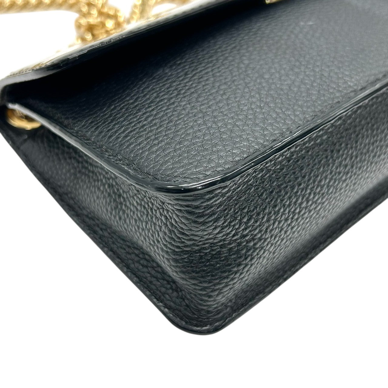 【美品】マイケルコース MICHAEL KORS ショルダーバッグ チェーン クロスボディ 斜め掛け パテントレザー エナメル 異素材 ブラック 黒 ゴールド金具 ロゴ フラップ パーティー お出かけ レディース 鞄 かばん s93