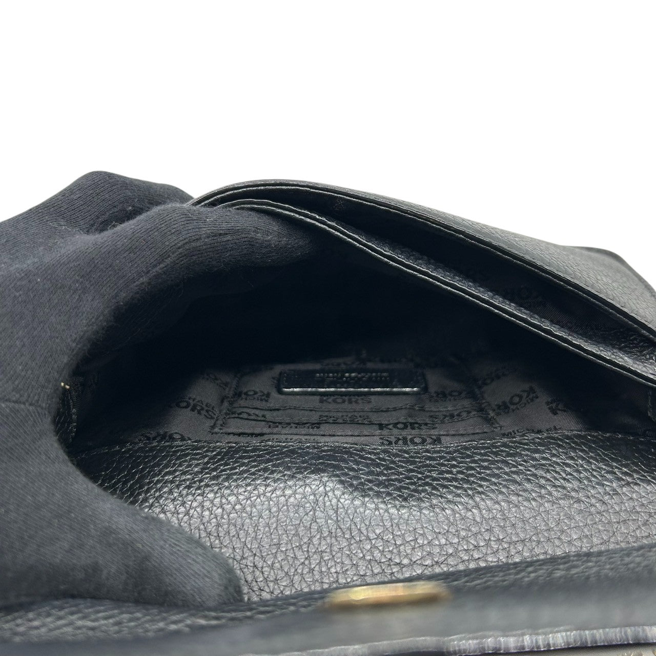 【美品】マイケルコース MICHAEL KORS ショルダーバッグ チェーン クロスボディ 斜め掛け パテントレザー エナメル 異素材 ブラック 黒 ゴールド金具 ロゴ フラップ パーティー お出かけ レディース 鞄 かばん s93