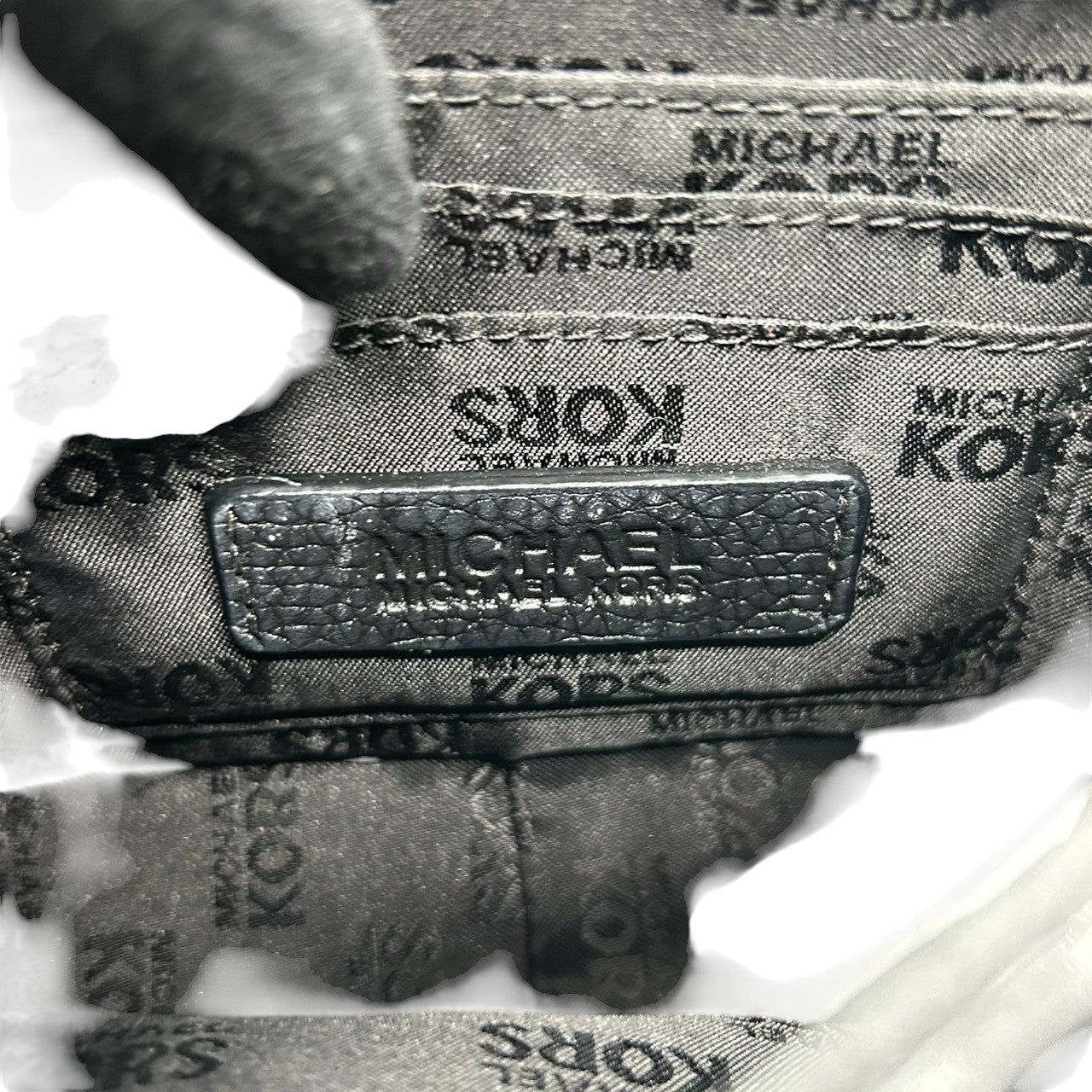 【美品】マイケルコース MICHAEL KORS ショルダーバッグ チェーン クロスボディ 斜め掛け パテントレザー エナメル 異素材 ブラック 黒 ゴールド金具 ロゴ フラップ パーティー お出かけ レディース 鞄 かばん s93