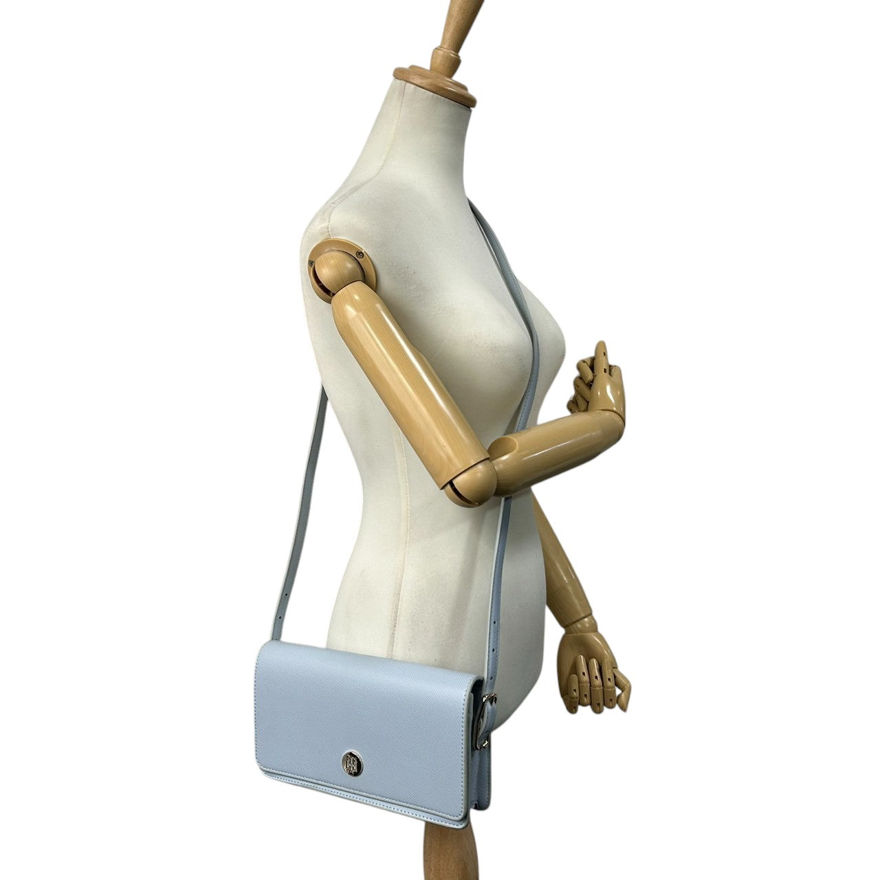 【美品】トミーヒルフィガー TOMMY HILFIGER ショルダーバッグ ポシェット 斜め掛け可 サフィアーノ レザー 本革 ライトブルー 水色 ゴールド金具 レディース シンプル カジュアル お出かけ デート s93