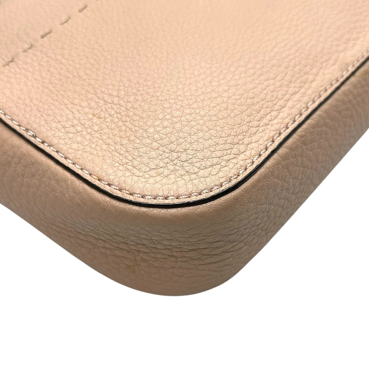 【極美品】トリーバーチ マックグロー ショルダーバッグ カメラバッグ ポシェット 斜め掛け可 カメラバッグ レザー 本革 ピンクベージュ レディース ダブルT ロゴ TORY BURCH McGraw クロスボディ ミニバッグ スクエア s94