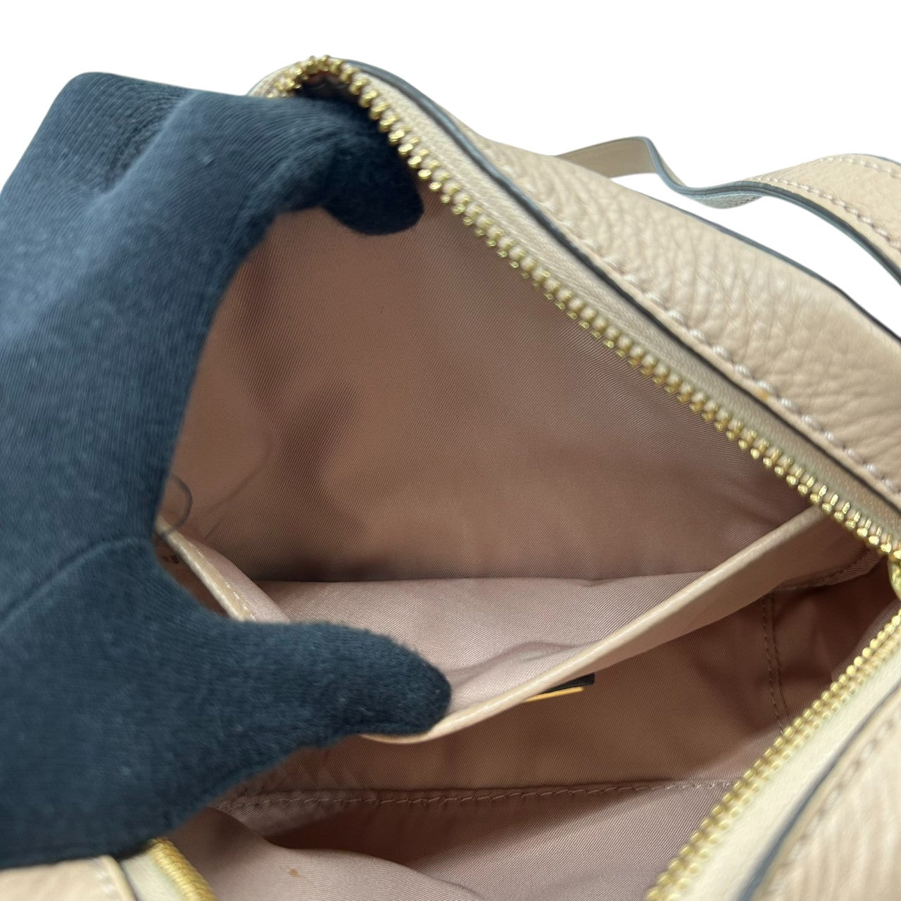 【極美品】トリーバーチ マックグロー ショルダーバッグ カメラバッグ ポシェット 斜め掛け可 カメラバッグ レザー 本革 ピンクベージュ レディース ダブルT ロゴ TORY BURCH McGraw クロスボディ ミニバッグ スクエア s94