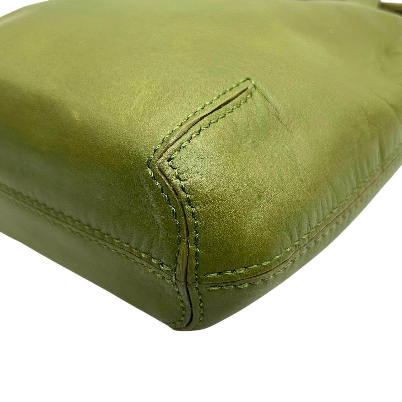 【美品】ヒロフ HIROFU ハンドバッグ ミニトートバッグ ランチバッグ レザー 本革 グリーン オリーブ カーキ 抹茶色 イタリア製 レディース コンパクト シンプル カジュアル ロゴ型押し 自立可 お出かけ デート 散歩 希少 Patina s94