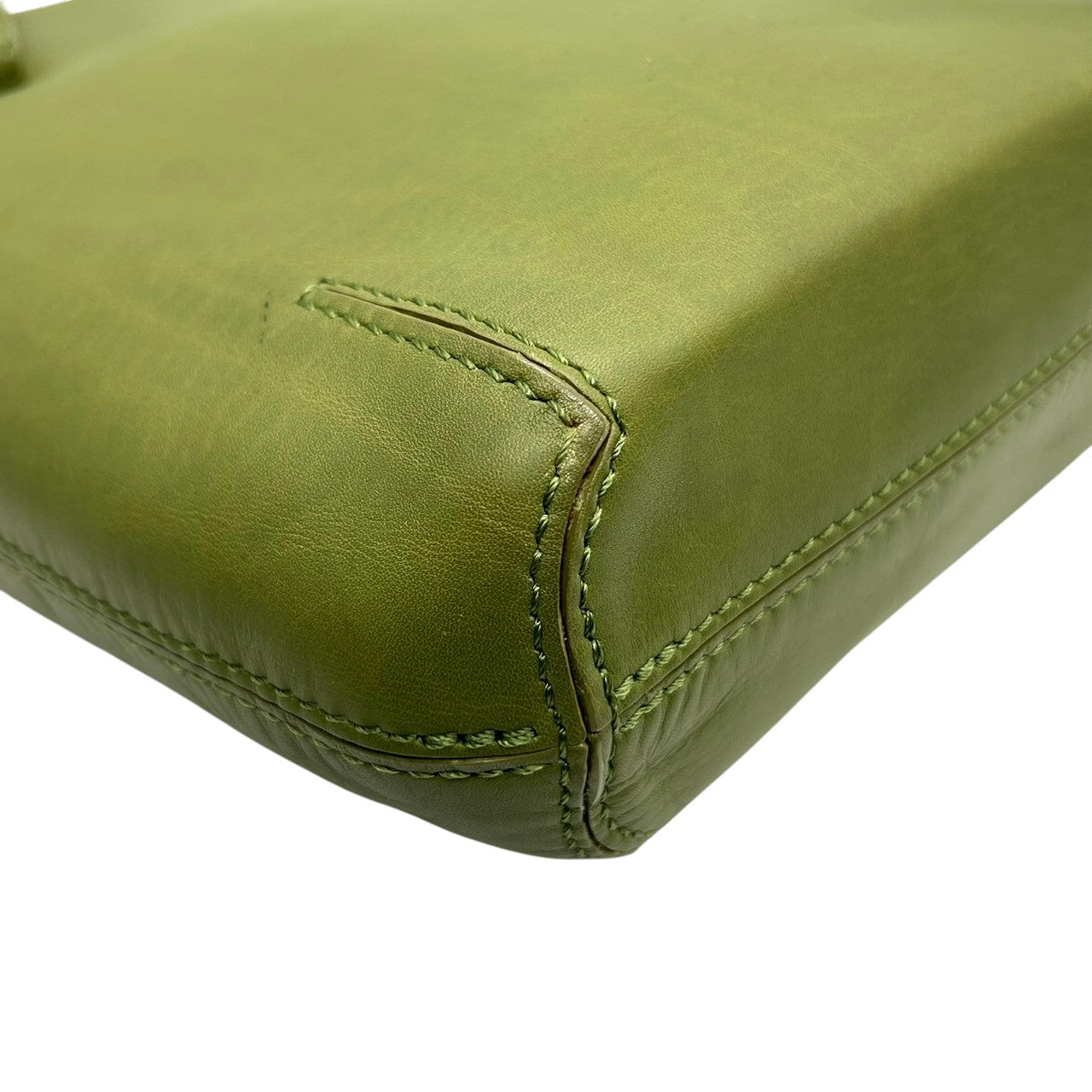 【美品】ヒロフ HIROFU ハンドバッグ ミニトートバッグ ランチバッグ レザー 本革 グリーン オリーブ カーキ 抹茶色 イタリア製 レディース コンパクト シンプル カジュアル ロゴ型押し 自立可 お出かけ デート 散歩 希少 Patina s94