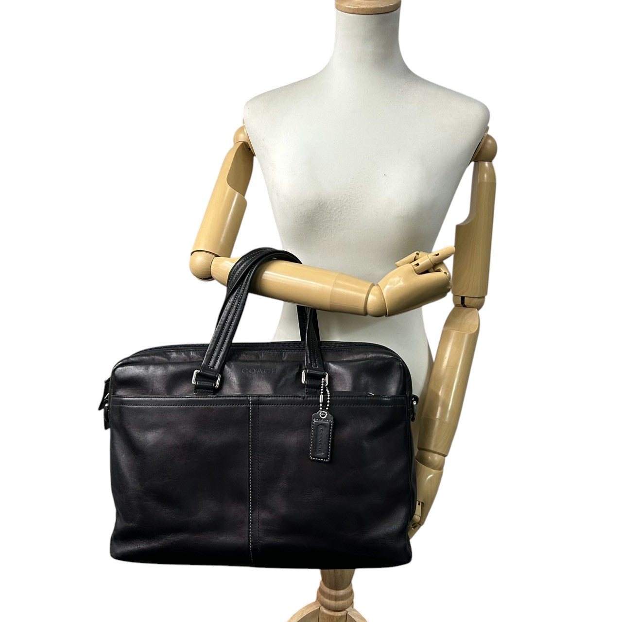 【極 美品】コーチ COACH ビジネスバッグ ブリーフケース 2WAY ショルダーバッグ レザー 本革 ブラック 黒 A4収納可 PC収納 大容量 書類鞄 メンズ 紳士 リクルート オフィス フォーマル シンプル チャーム付き 肩掛け 斜め掛け x2
