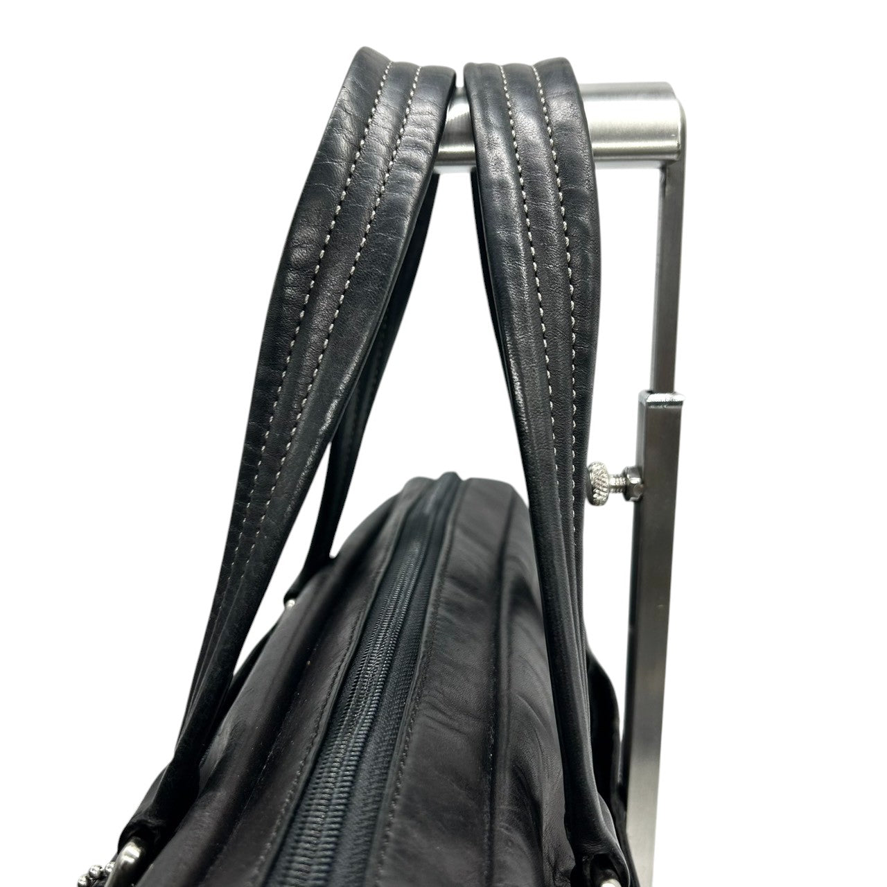 【極 美品】コーチ COACH ビジネスバッグ ブリーフケース 2WAY ショルダーバッグ レザー 本革 ブラック 黒 A4収納可 PC収納 大容量 書類鞄 メンズ 紳士 リクルート オフィス フォーマル シンプル チャーム付き 肩掛け 斜め掛け x2