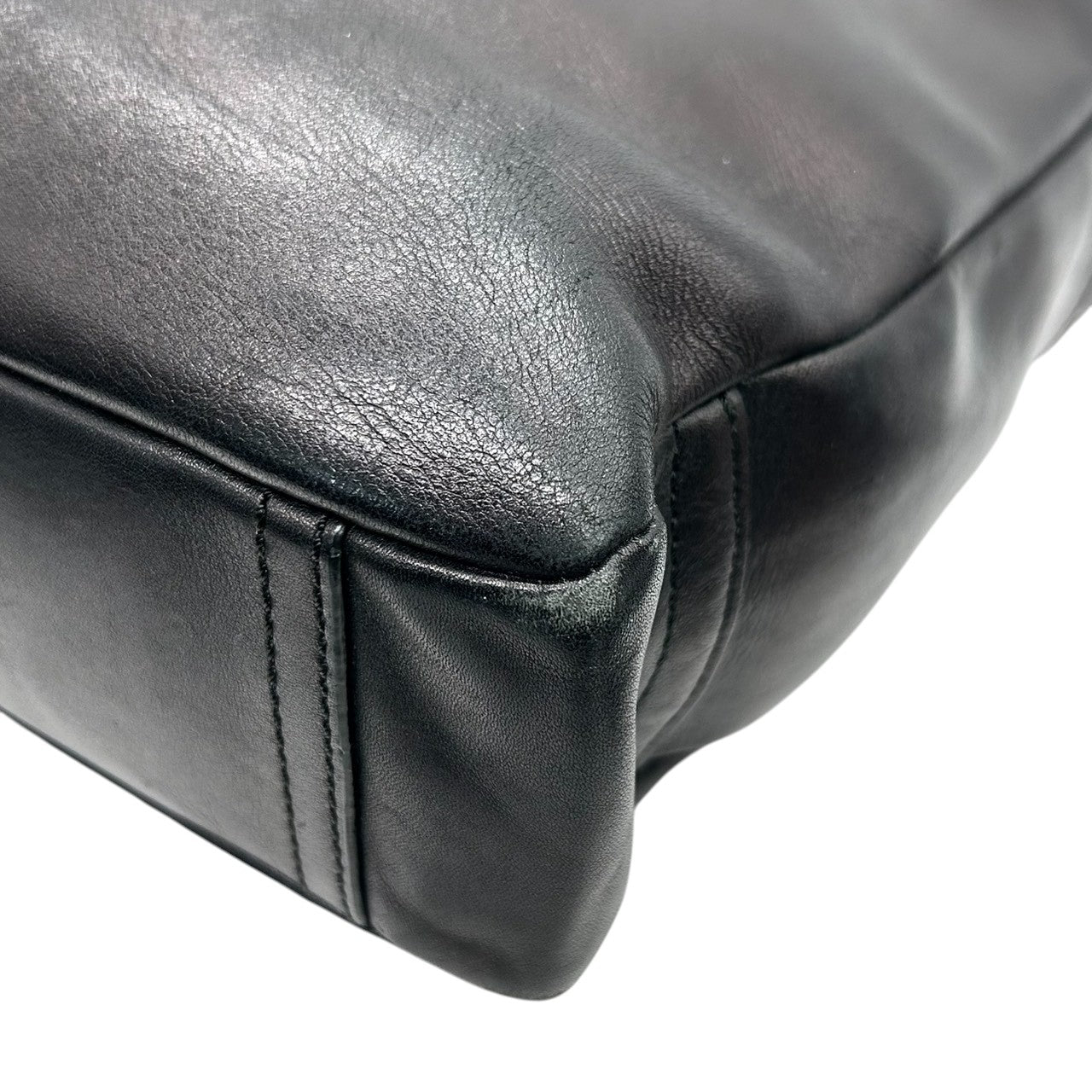 【極 美品】コーチ COACH ビジネスバッグ ブリーフケース 2WAY ショルダーバッグ レザー 本革 ブラック 黒 A4収納可 PC収納 大容量 書類鞄 メンズ 紳士 リクルート オフィス フォーマル シンプル チャーム付き 肩掛け 斜め掛け x2