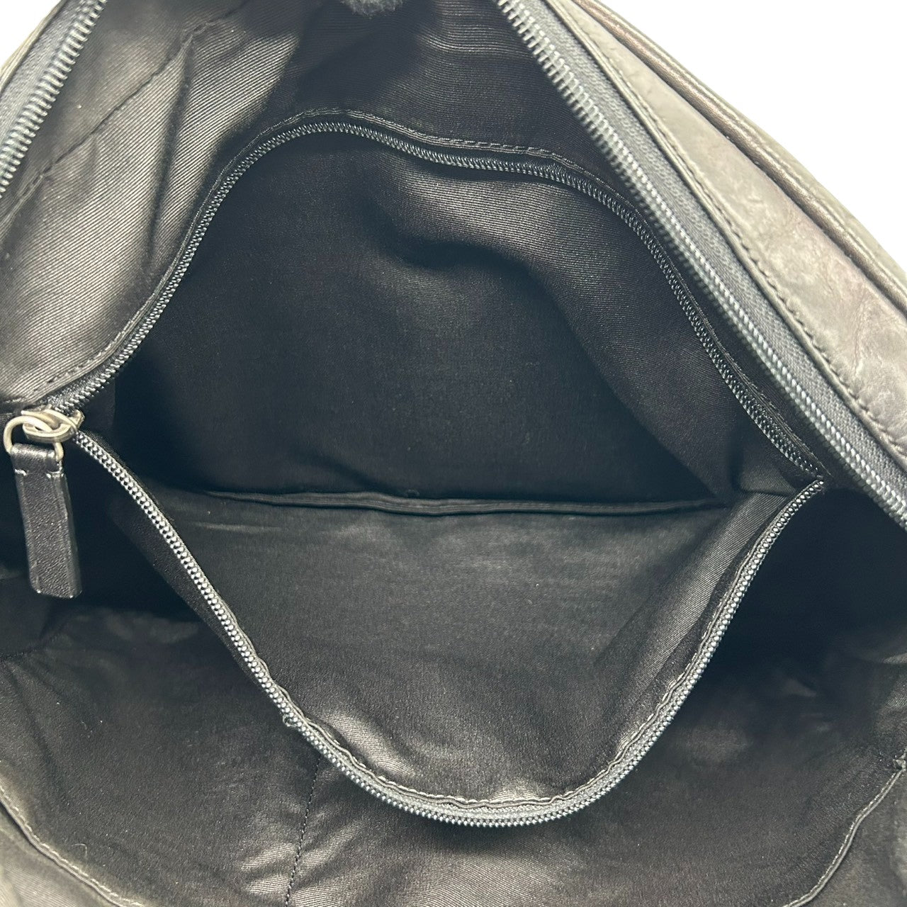 【極 美品】コーチ COACH ビジネスバッグ ブリーフケース 2WAY ショルダーバッグ レザー 本革 ブラック 黒 A4収納可 PC収納 大容量 書類鞄 メンズ 紳士 リクルート オフィス フォーマル シンプル チャーム付き 肩掛け 斜め掛け x2