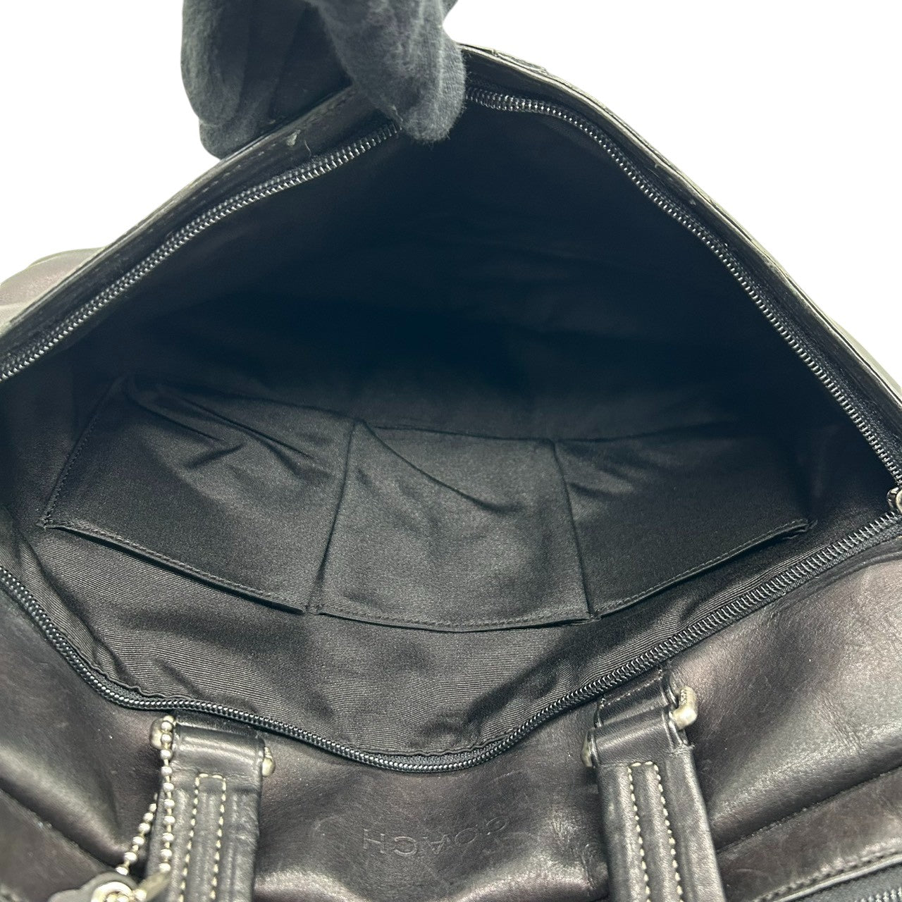 【極 美品】コーチ COACH ビジネスバッグ ブリーフケース 2WAY ショルダーバッグ レザー 本革 ブラック 黒 A4収納可 PC収納 大容量 書類鞄 メンズ 紳士 リクルート オフィス フォーマル シンプル チャーム付き 肩掛け 斜め掛け x2