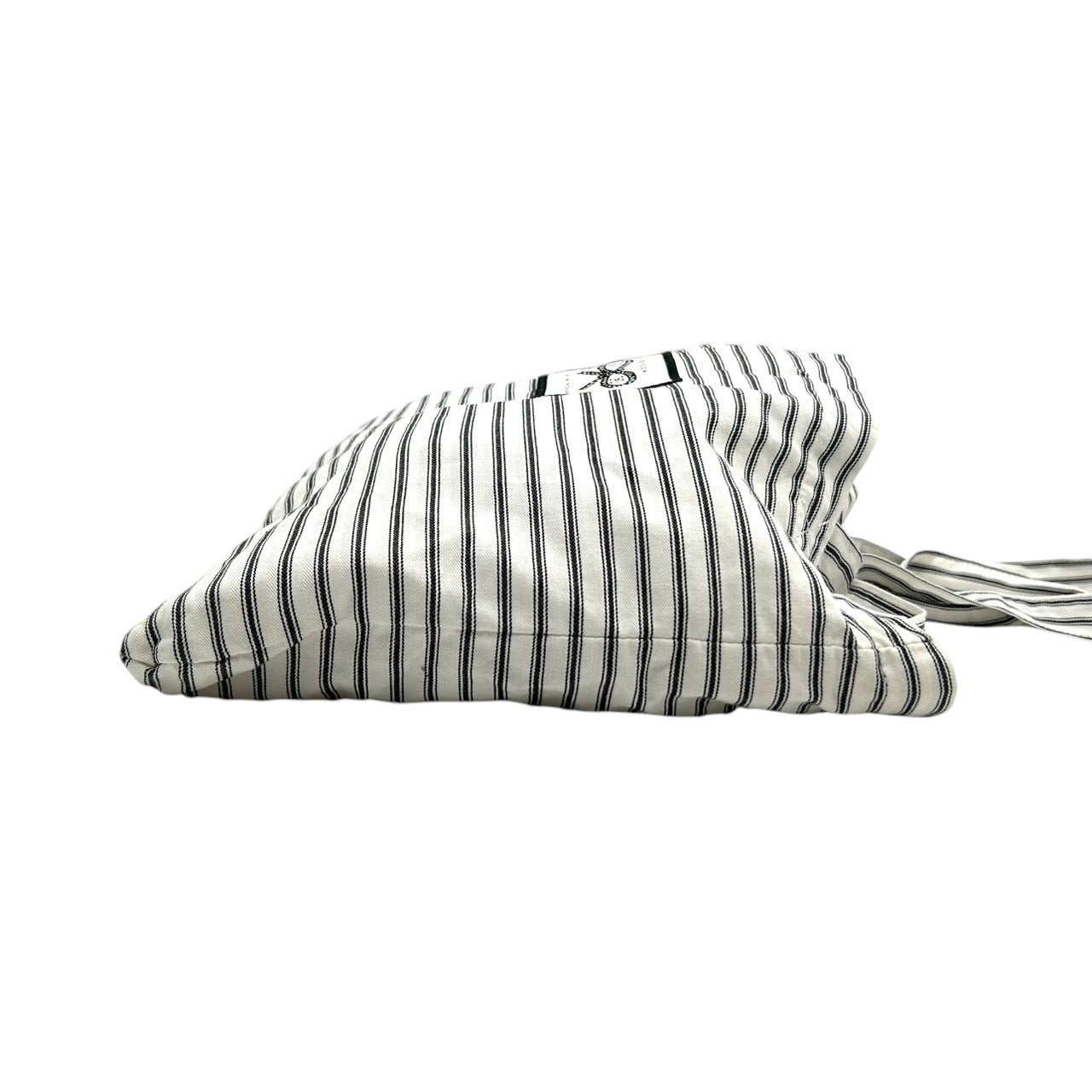 【美品】アニヤハインドマーチ ANYA HINDMARCH トートバッグ エコバッグ ショッピングバッグ 肩掛け A4収納可 キャンバス コットン ストライプ ボーダー アイボリー ブラック リボン ロゴ 刺繍 ロンドン レディース 軽量 薄型 スリム E8