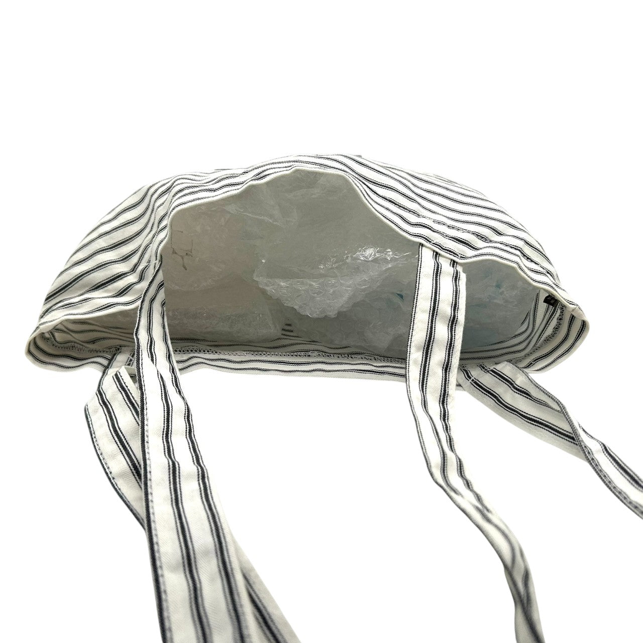 【美品】アニヤハインドマーチ ANYA HINDMARCH トートバッグ エコバッグ ショッピングバッグ 肩掛け A4収納可 キャンバス コットン ストライプ ボーダー アイボリー ブラック リボン ロゴ 刺繍 ロンドン レディース 軽量 薄型 スリム E8