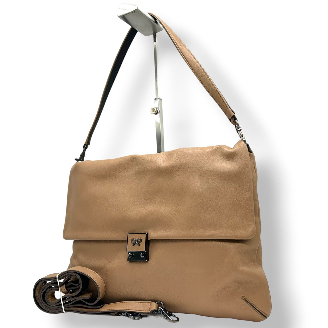 極 美品 アニヤハインドマーチ Anya Hindmarch ショルダーバッグ ハンドバッグ 2WAY 斜め掛け可 レザー 本革 ベージュ キャメル リボンロゴ エレガント クラシック レディース 肩掛け クロスボディ 通勤 通学 鞄 カバン 上品 高級 E8