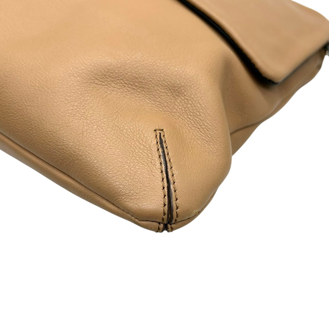 極 美品 アニヤハインドマーチ Anya Hindmarch ショルダーバッグ ハンドバッグ 2WAY 斜め掛け可 レザー 本革 ベージュ キャメル リボンロゴ エレガント クラシック レディース 肩掛け クロスボディ 通勤 通学 鞄 カバン 上品 高級 E8