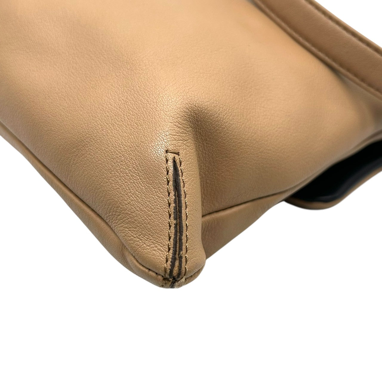 極 美品 アニヤハインドマーチ Anya Hindmarch ショルダーバッグ ハンドバッグ 2WAY 斜め掛け可 レザー 本革 ベージュ キャメル リボンロゴ エレガント クラシック レディース 肩掛け クロスボディ 通勤 通学 鞄 カバン 上品 高級 E8