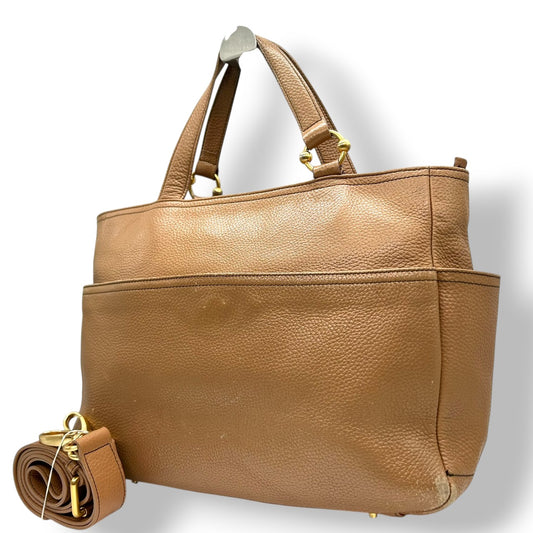 フルラ FURLA トートバッグ ハンドバッグ ショルダーバッグ 2WAY 斜め掛け可 レザー 本革 シボ革 ベージュ キャメル ライトブラウン シンプル ゴールド金具 ロゴ レディース 肩掛け クロスボディ 大容量 通勤 通学 鞄 カバン s99