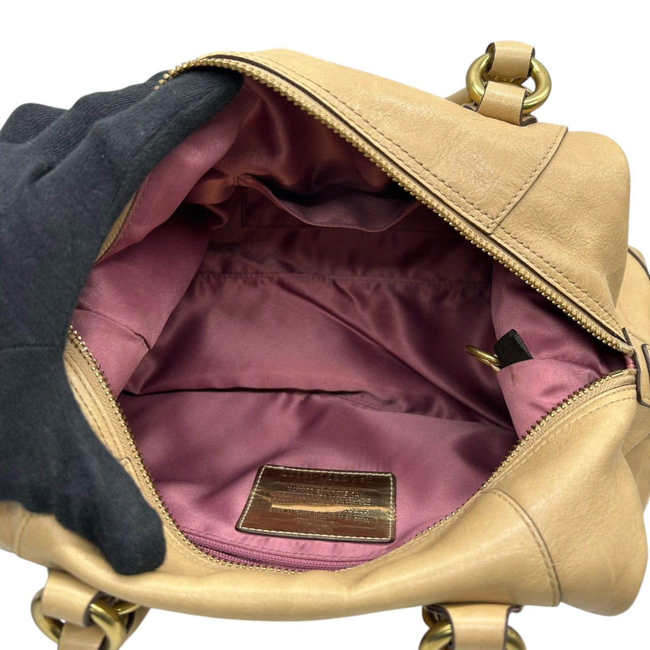 美品 コーチ COACH マディソン サブリナ 12937 ショルダーバッグ ハンドバッグ 2WAY ミニボストン ドクターズバッグ レザー 本革 ベージュ キャメル 馬車金具 ロゴチャーム レディース 肩掛け ワンショルダー 上品 高級 鞄 カバン s85