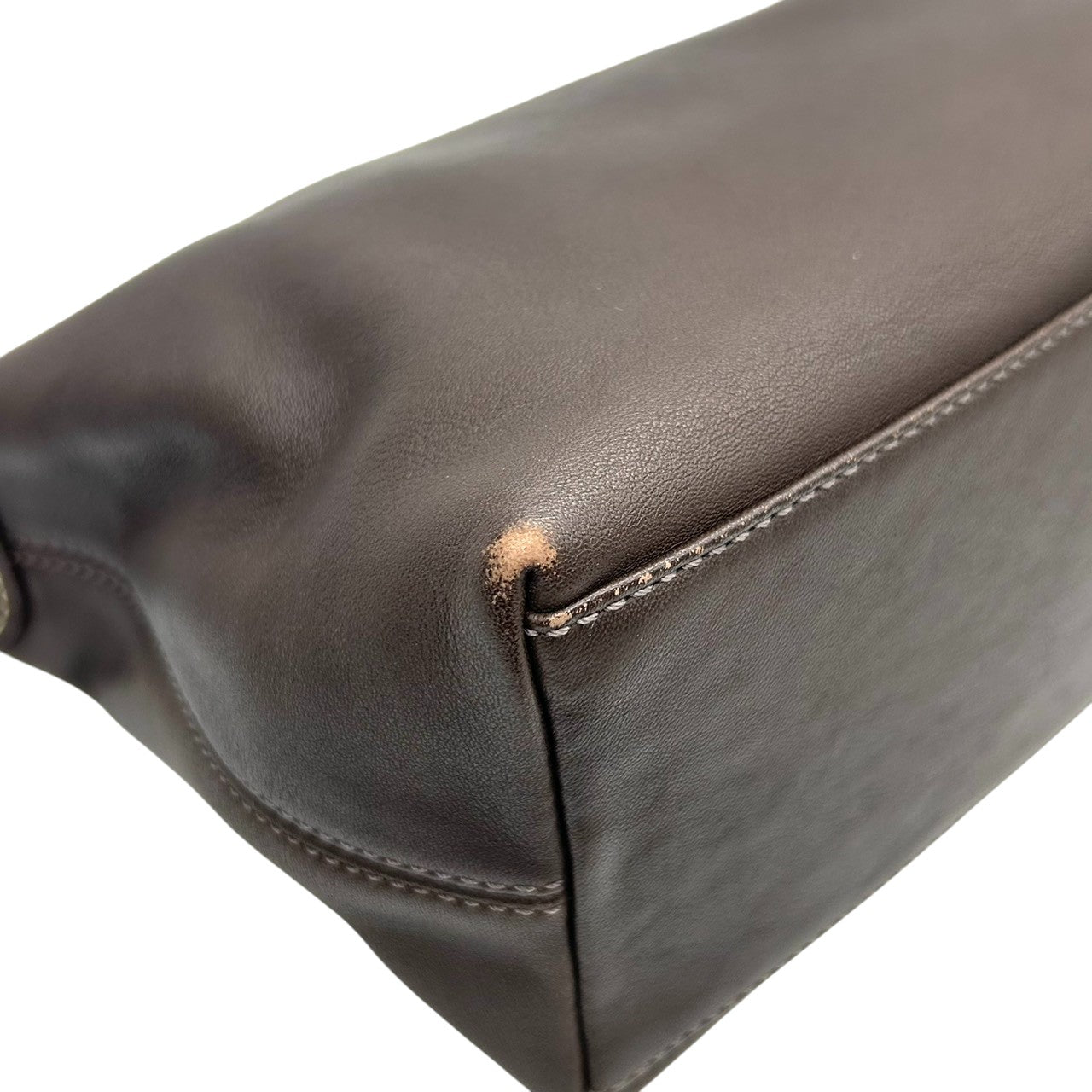 美品 コーチ COACH レザー ハンドバッグ アクセサリーポーチ ミニバッグ 本革 ダークブラウン こげ茶 エンボスロゴ ステッチ レディース ポーチ バニティ 化粧ポーチ サブバッグ シンプル 上品 軽量 お出かけ 鞄 カバン s85