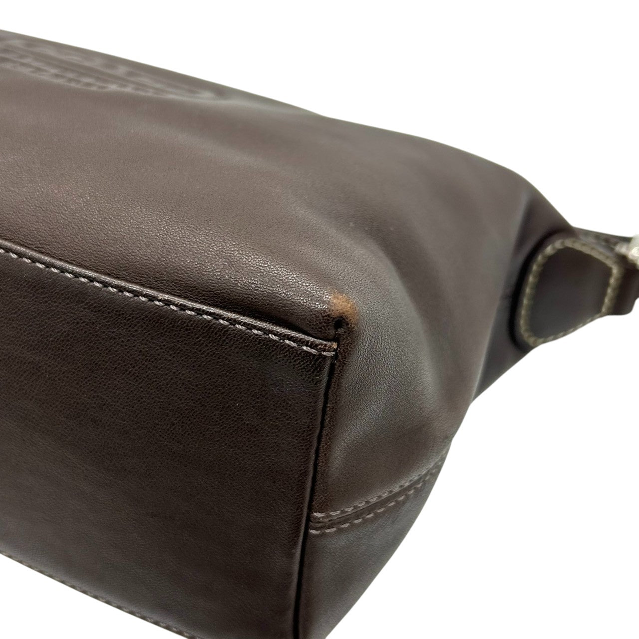 美品 コーチ COACH レザー ハンドバッグ アクセサリーポーチ ミニバッグ 本革 ダークブラウン こげ茶 エンボスロゴ ステッチ レディース ポーチ バニティ 化粧ポーチ サブバッグ シンプル 上品 軽量 お出かけ 鞄 カバン s85