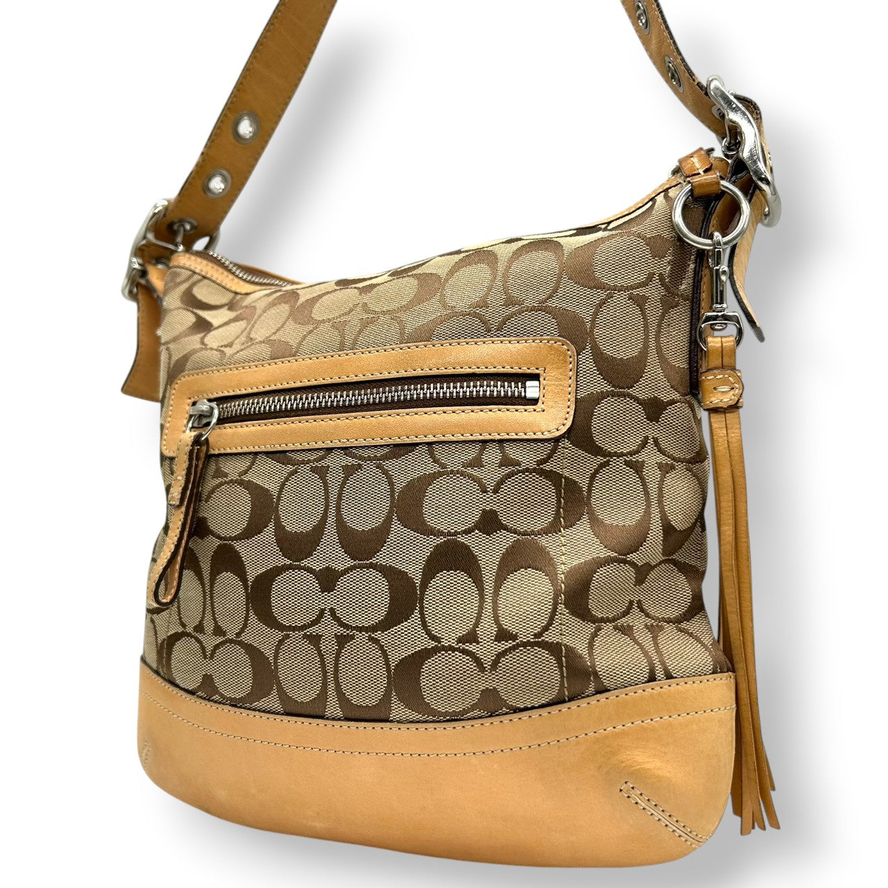 コーチ COACH シグネチャー ショルダーバッグ 9362 斜め掛け可 クロスボディ キャンバス レザー 本革 ベージュ ブラウン 茶 タッセル チャーム付 レディース 肩掛け ポシェット カジュアル 軽量 旅行 鞄 カバン s85