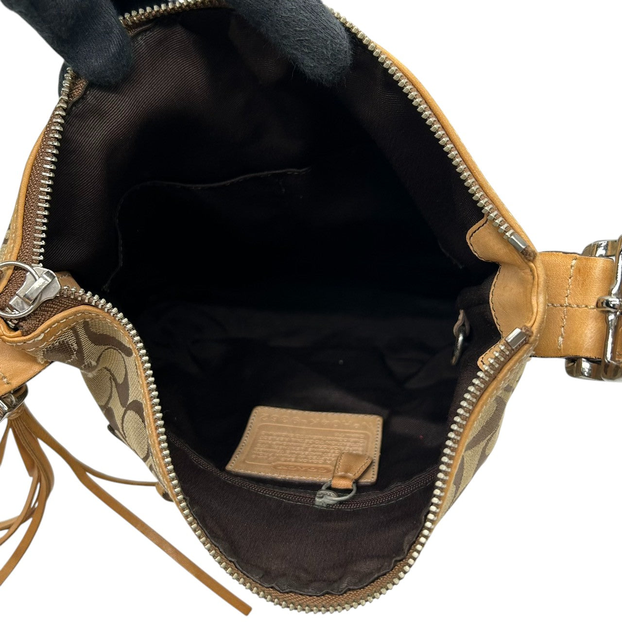 コーチ COACH シグネチャー ショルダーバッグ 9362 斜め掛け可 クロスボディ キャンバス レザー 本革 ベージュ ブラウン 茶 タッセル チャーム付 レディース 肩掛け ポシェット カジュアル 軽量 旅行 鞄 カバン s85