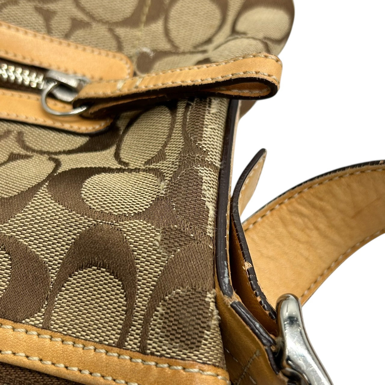 コーチ COACH シグネチャー ショルダーバッグ 9362 斜め掛け可 クロスボディ キャンバス レザー 本革 ベージュ ブラウン 茶 タッセル チャーム付 レディース 肩掛け ポシェット カジュアル 軽量 旅行 鞄 カバン s85